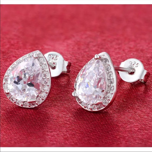 New Gorgeous 925 Silver Pear Cut Diamond Earrings - Picture 3 of 6